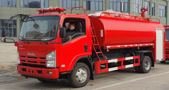 ISUZU 139kw Water Tank Fire Truck 6 Wheeled 8000L Capacity Multipurpose